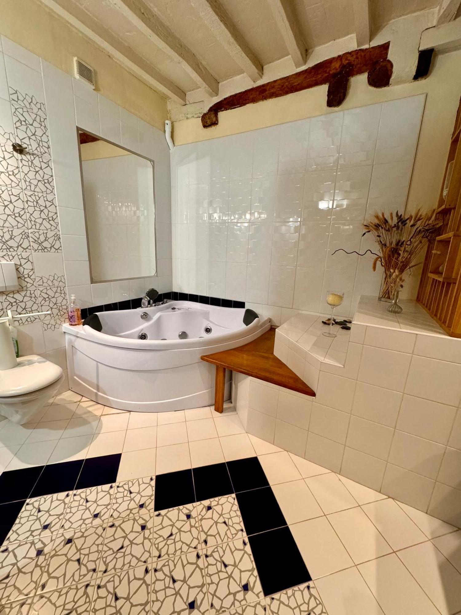L'Elegante - Maison De Ville Avec Bains A Remous - Parking Inclus 생폴드방스 외부 사진