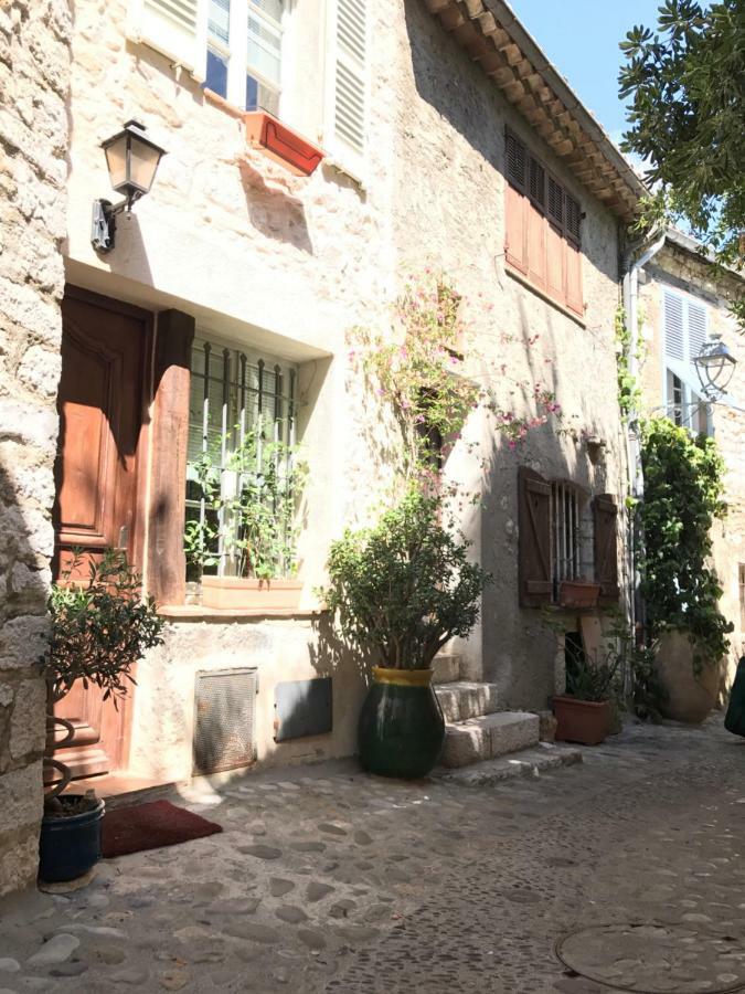 L'Elegante - Maison De Ville Avec Bains A Remous - Parking Inclus 생폴드방스 외부 사진